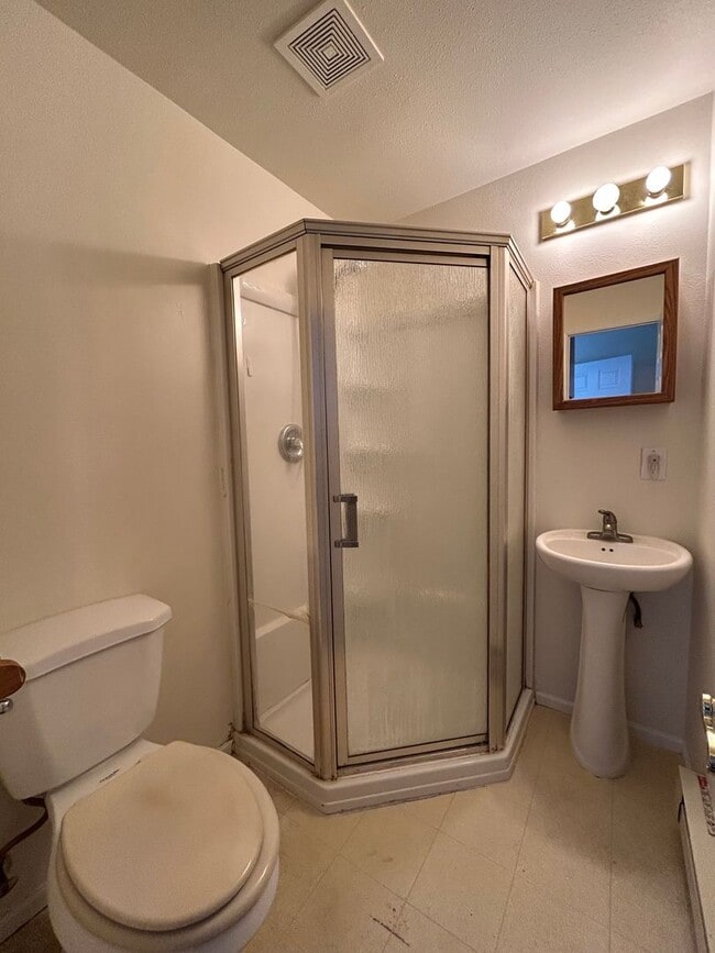 3157 Hawks Prairie Rd in Oak Harbor, WA - Building Photo - Building Photo