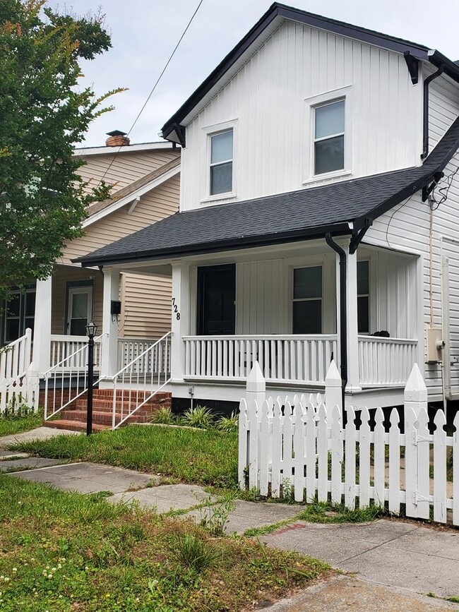 property at 728 W 31st St