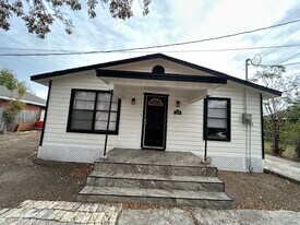 210 S 1st Ave in Edinburg, TX - Building Photo