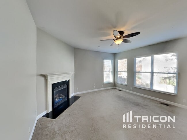 1307 Creekside Dr in Nolensville, TN - Foto de edificio - Building Photo