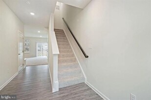 1807 Kellington Ct in Odenton, MD - Building Photo