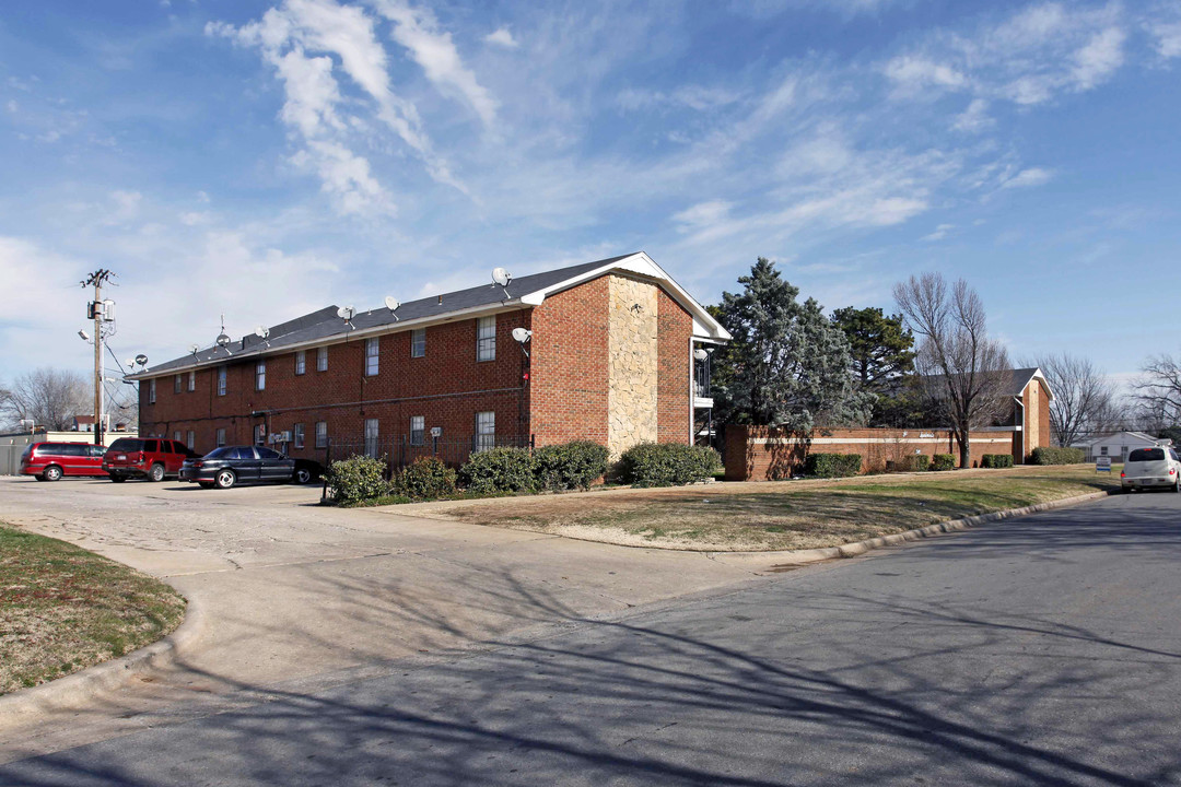 Bishop's Court Apartments in Oklahoma City, OK - Building Photo