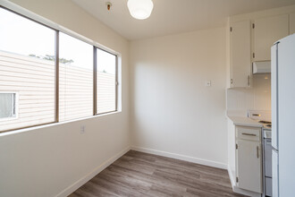 4th Avenue Apartments in San Francisco, CA - Building Photo - Interior Photo