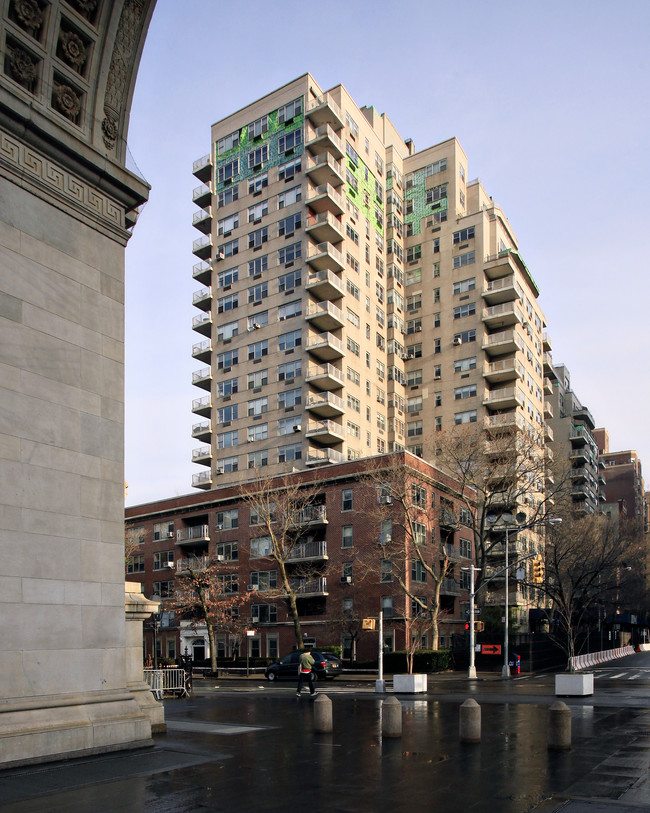 2-8 Fifth Ave in New York, NY - Foto de edificio - Building Photo