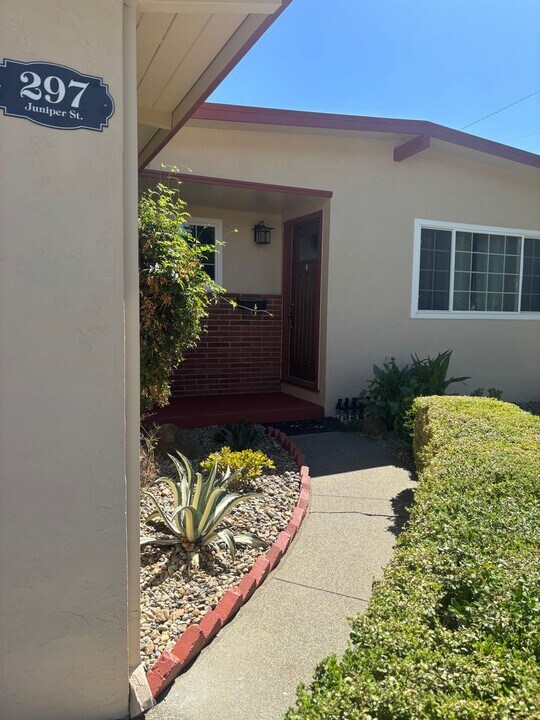 297 Juniper St in Vacaville, CA - Building Photo