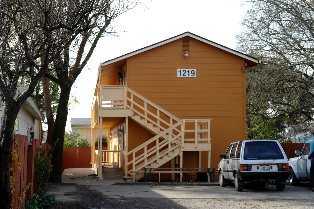 1219 Grand Ave in Santa Rosa, CA - Foto de edificio