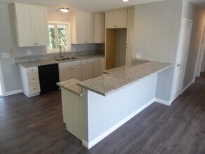 15052 Rice Cir in Huntington Beach, CA - Foto de edificio - Building Photo