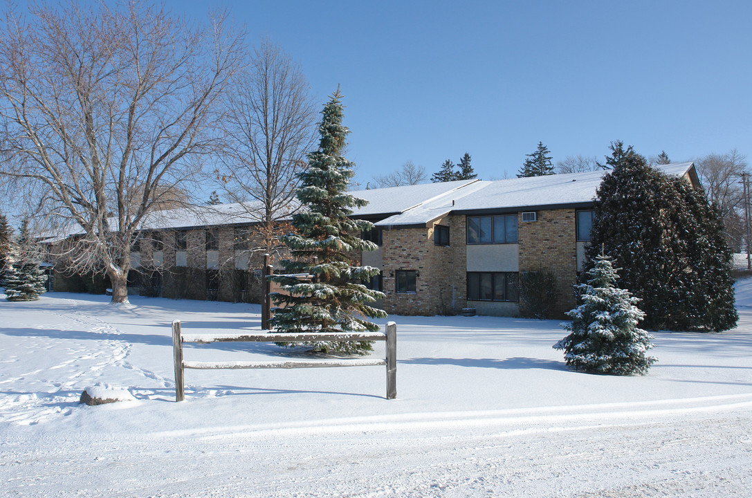 Fairoak Apartments in Anoka, MN - Building Photo