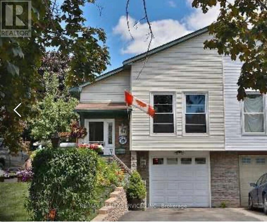 47 Nancy McCredie Dr in Brampton, ON - Building Photo