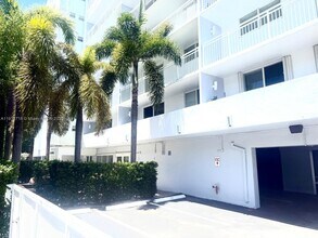 1045 10th St in Miami Beach, FL - Building Photo - Building Photo