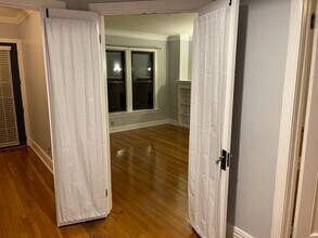5442 S Cornell Ave, Unit 2S in Chicago, IL - Building Photo - Building Photo