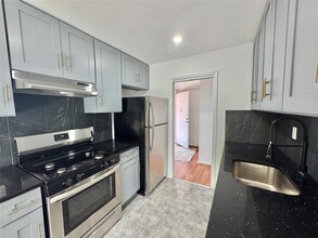 3 Spring Ln in Great Neck, NY - Building Photo - Building Photo