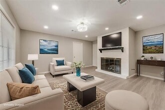 2325 Shady Grove Dr in Bedford, TX - Building Photo - Building Photo