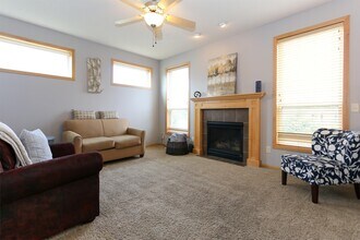 1715 Fox Run in Shakopee, MN - Building Photo - Building Photo