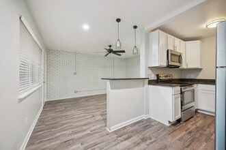 Links on Gaston in Dallas, TX - Building Photo - Building Photo