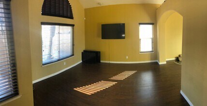 13661 Boston Ct in Fontana, CA - Building Photo - Building Photo
