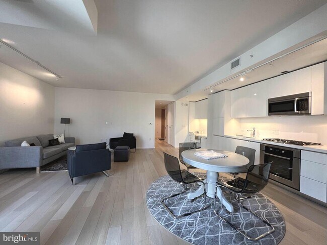 property at 925 H St NW
