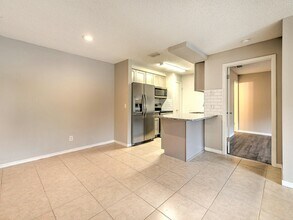 608 Golden Raintree Pl in Brandon, FL - Building Photo - Building Photo