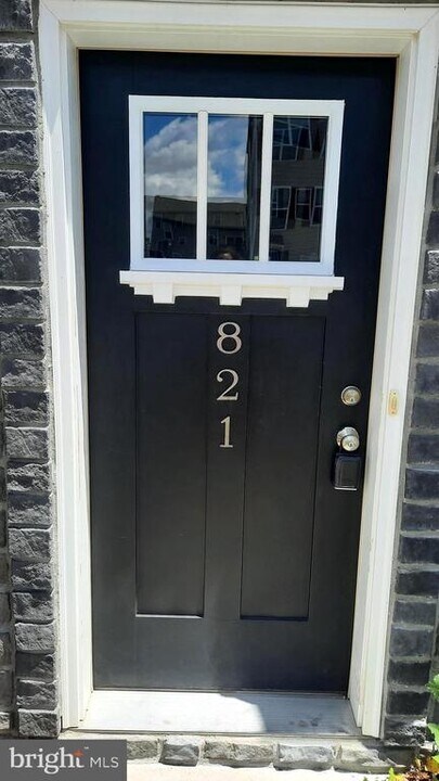 821 Admiral's Quay Dr in Mechanicsburg, PA - Building Photo