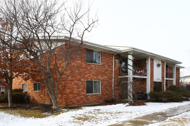 52 66th St in Westmont, IL - Foto de edificio - Building Photo