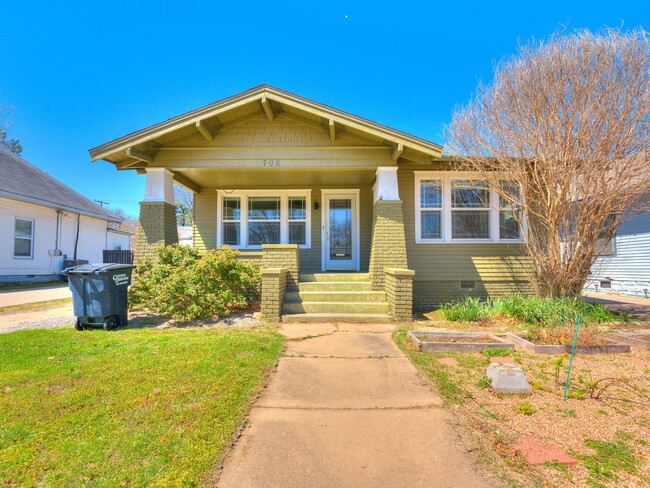 property at 706 N Beard Ave