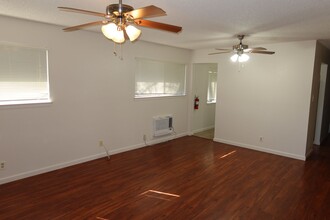 2126 15th St in Sacramento, CA - Foto de edificio - Building Photo
