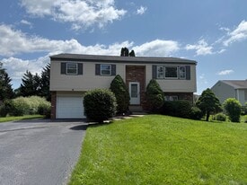 906 Willcliff Dr in Mechanicsburg, PA - Building Photo