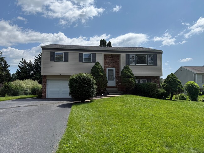 property at 906 Willcliff Dr