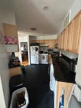 110 Riverway, Unit 2 in Boston, MA - Foto de edificio - Building Photo