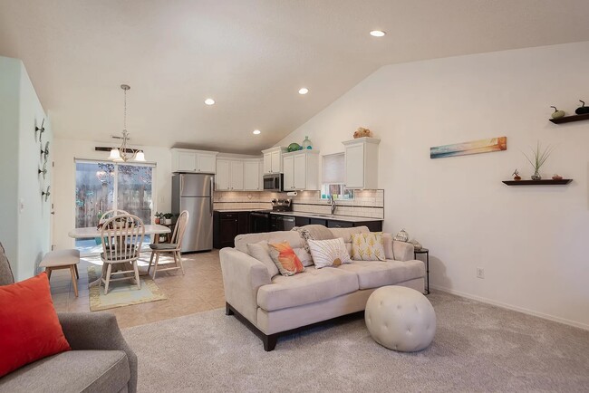 2807 NE Spring Water Pl in Bend, OR - Building Photo - Building Photo