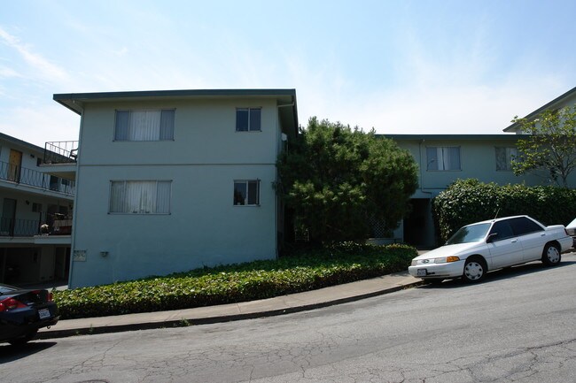 131 Irene in Belmont, CA - Foto de edificio - Building Photo