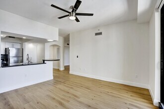 110 N Federal Hwy in Fort Lauderdale, FL - Foto de edificio - Building Photo