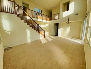 5512 Claudied Way in Elk Grove, CA - Building Photo - Building Photo