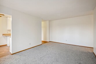476 75th Ave NE in Fridley, MN - Building Photo - Building Photo