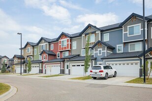 72 Nolan Hill Hts NW in Calgary, AB - Building Photo