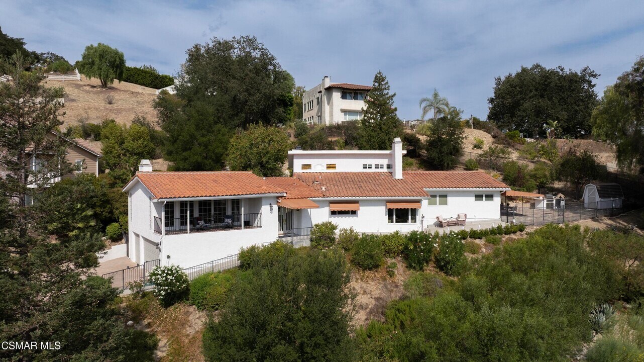 28329 Foothill Dr in Agoura Hills, CA - Building Photo