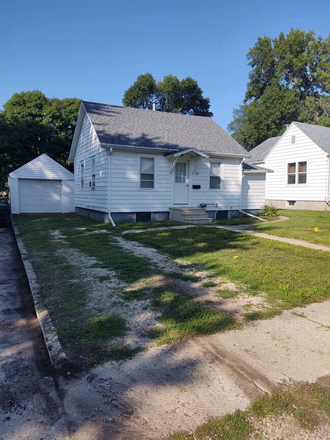 property at 907 5th St