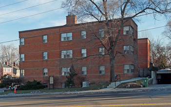 1911 Bayview Ave in Toronto, ON - Building Photo - Building Photo