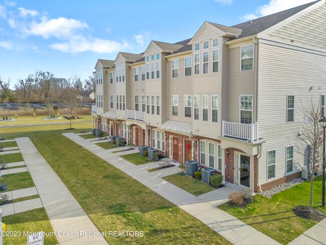 1 Kyle Dr in Tinton Falls, NJ - Building Photo - Building Photo