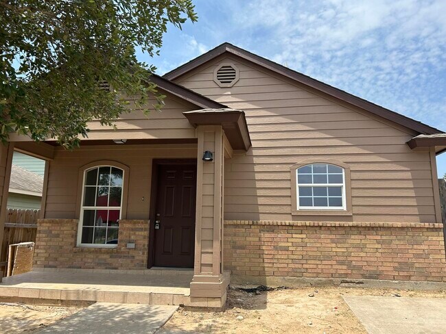 property at 4740 Loma Vista Dr