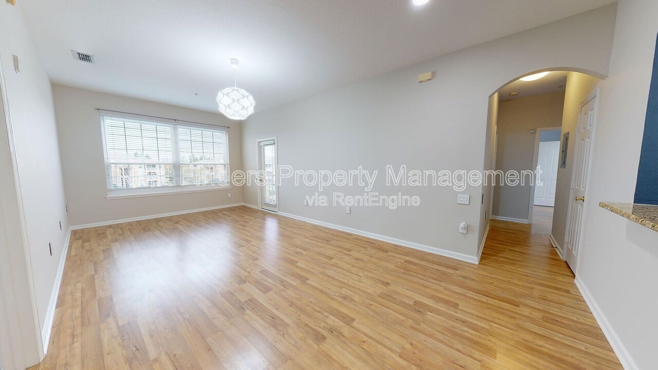 7990 Baymeadows Rd E in Jacksonville, FL - Building Photo