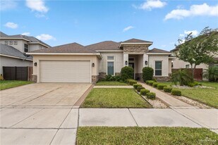 19 W Red River Ave in Edinburg, TX - Building Photo