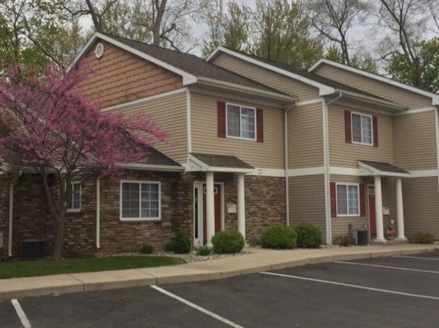 Rivers Bluff Townhomes Senior Community in Mt. Pleasant, MI - Building Photo