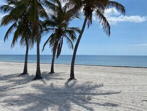 290 Sunrise Dr, Unit 212 in Key Biscayne, FL - Building Photo - Building Photo