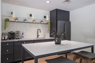 Richmond Hills Apartments in Grand Rapids, MI - Foto de edificio - Lobby