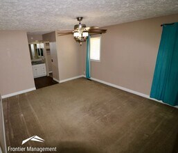 2607 Rogers Blvd in Manhattan, KS - Building Photo - Building Photo