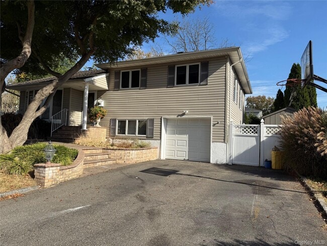 property at 11 Syosset Cir