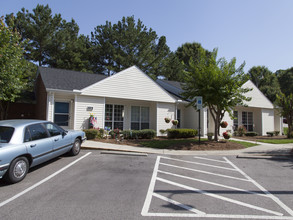 Sheffield Manor Apartments in Siler City, NC - Foto de edificio - Building Photo