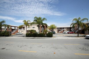 321 E 6th St in Hialeah, FL - Building Photo