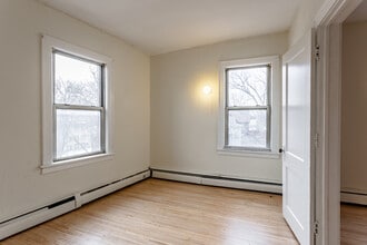 2121 Hennepin Ave S in Minneapolis, MN - Building Photo - Interior Photo
